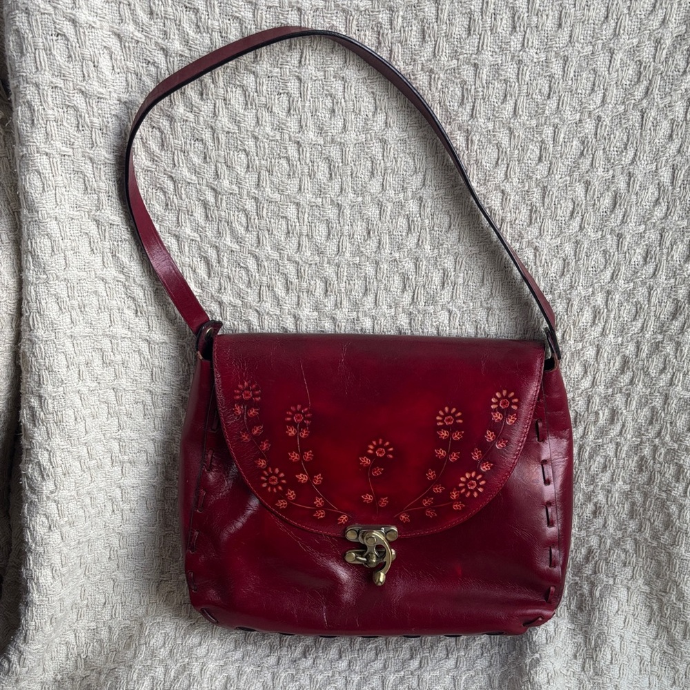 Elegant Red Leather Shoulder Bag